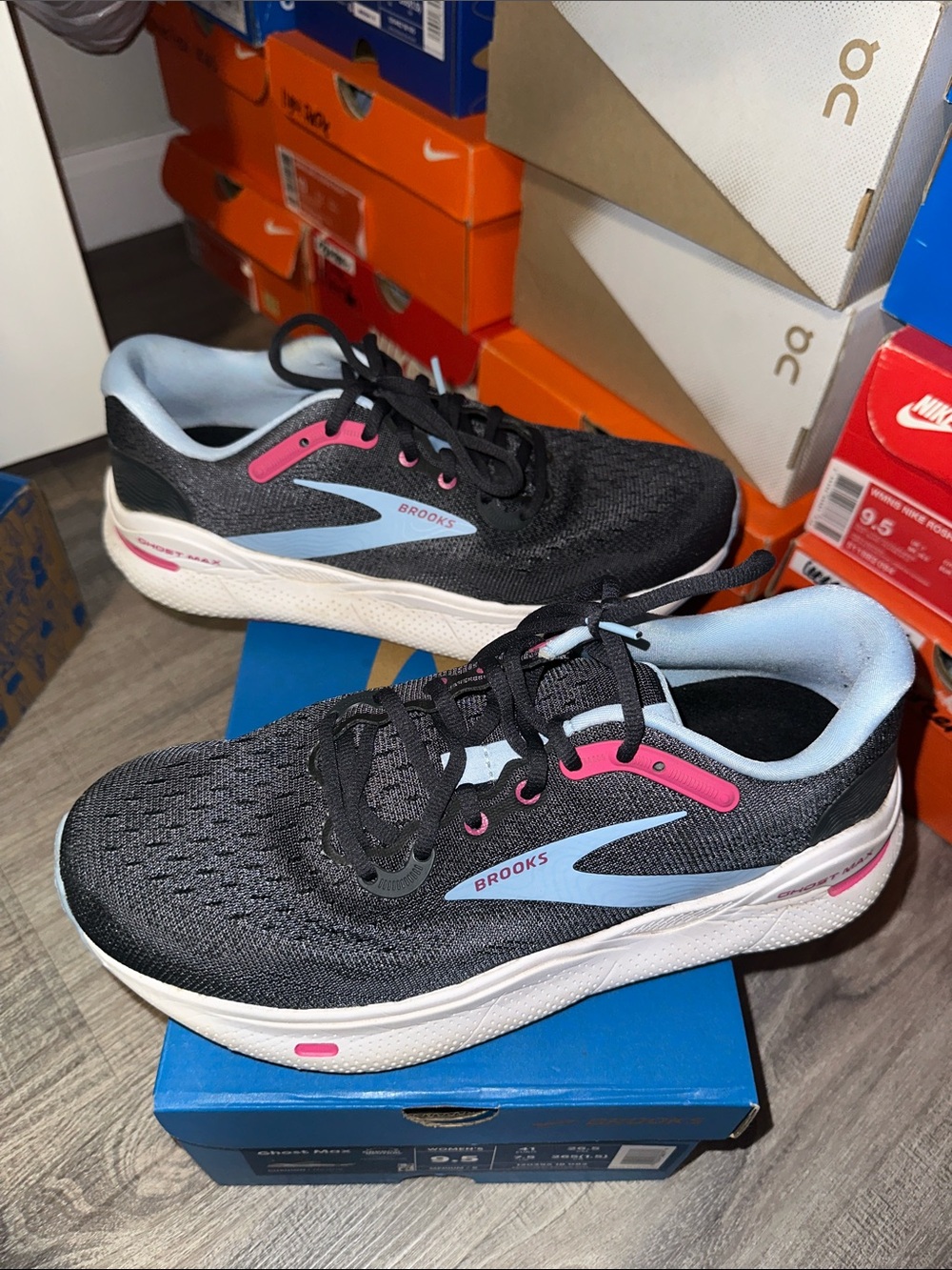 Brooks Women's Navy Running Sneakers with Pink & Light Blue Accents
